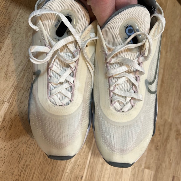 Nike Air Max 2090 CT1290-101 Beige White Running Shoes Sneakers Women’s Size 8 - Picture 2 of 5